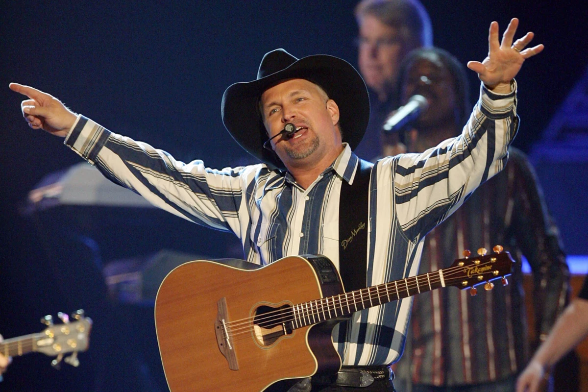 Garth Brooks Announces Drive-In Concert Performance for June 2020