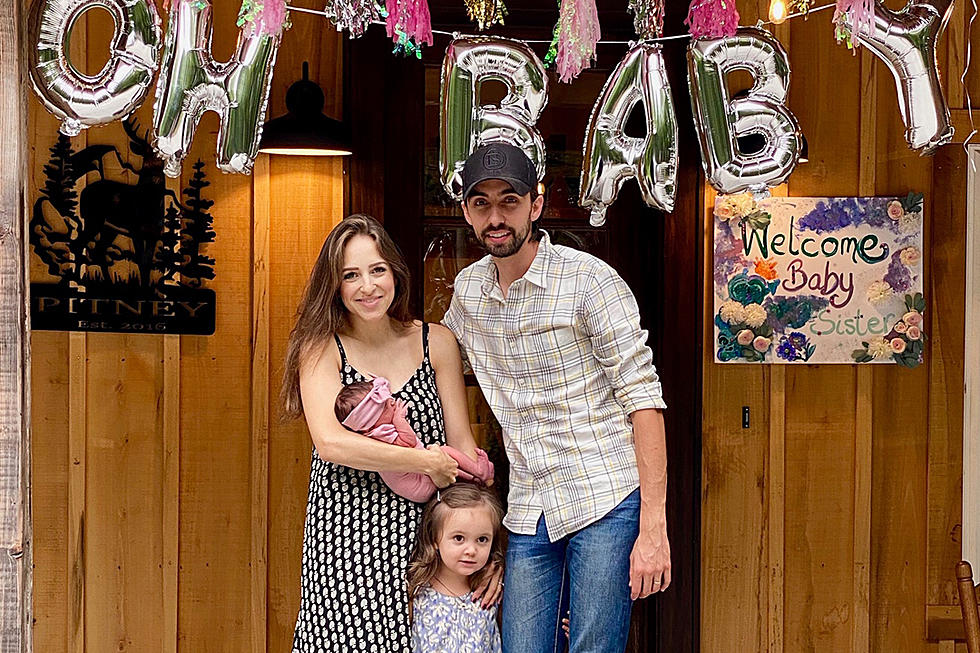 EXCLUSIVE: Mo Pitney and Wife Welcome Baby Girl 