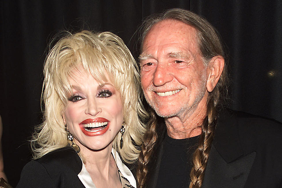 Willie Nelson Joining Dolly Parton for ‘Pretty Paper’ Remake