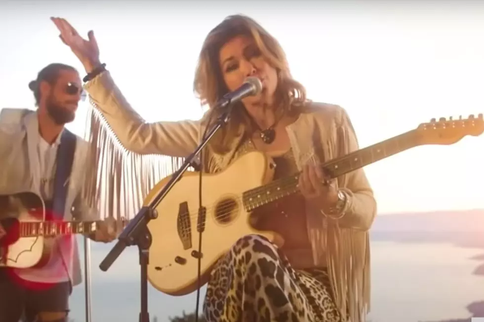 Shania Twain Goes Acoustic for ‘That Don’t Impress Me Much’ on &#8216;GMA&#8217; [Watch]