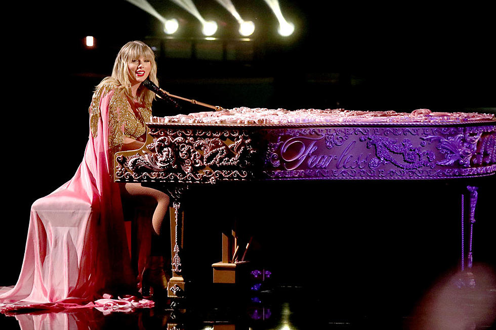 Taylor Swift Performing at 2020 ACM Awards