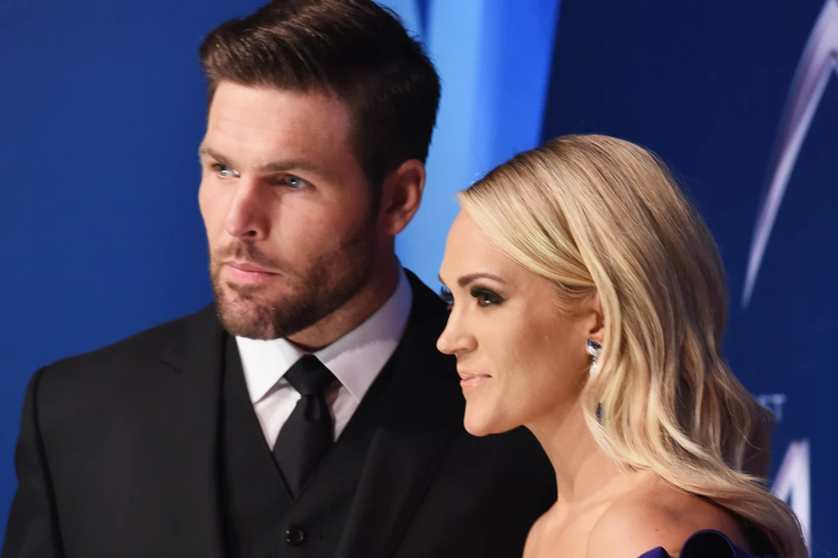 Mike Fisher Reacts to Carrie Underwood's ACM Entertainer Win