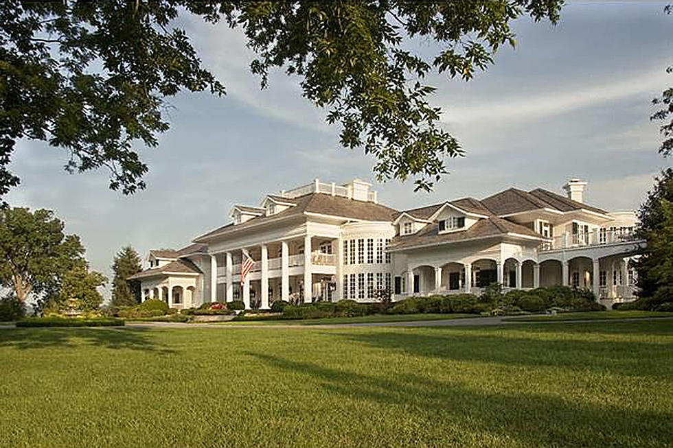 See Inside 15 Country Singers’ Most Spectacular Southern-Style Homes [Pictures]
