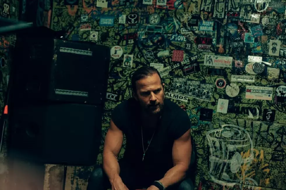 Kip Moore Spotlights Nashville’s Struggling Music Venues in New ‘Don’t Go Changing’ Video [Watch]