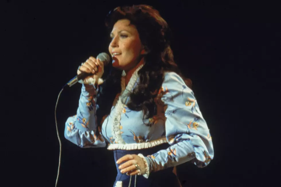 Remember When Loretta Lynn Was Named the First Female CMA Entertainer of the Year?