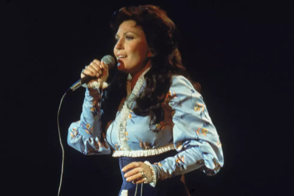 Remember When Loretta Lynn Was the First Female CMA EOTY?