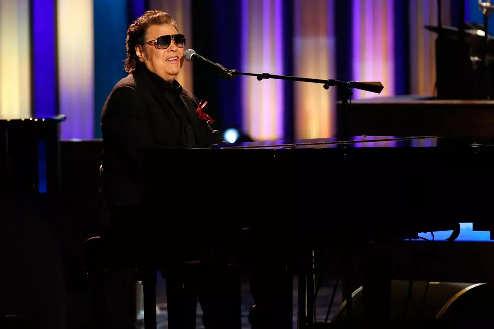 Hear Ronnie Milsap’s First Holiday Song in 30 Years, ‘Merry, Merry Christmas Baby’