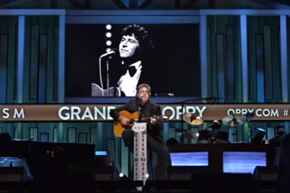 Vince Gill Tributes the Late Mac Davis With Stunning Rendition of &#8216;In the Ghetto&#8217; [WATCH]