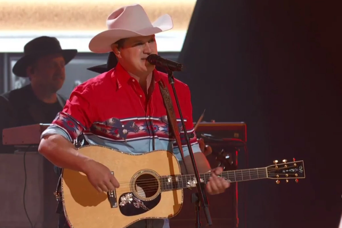 Jon Pardi Tips His Hat to Joe Diffie With a 2020 CMAs Tribute