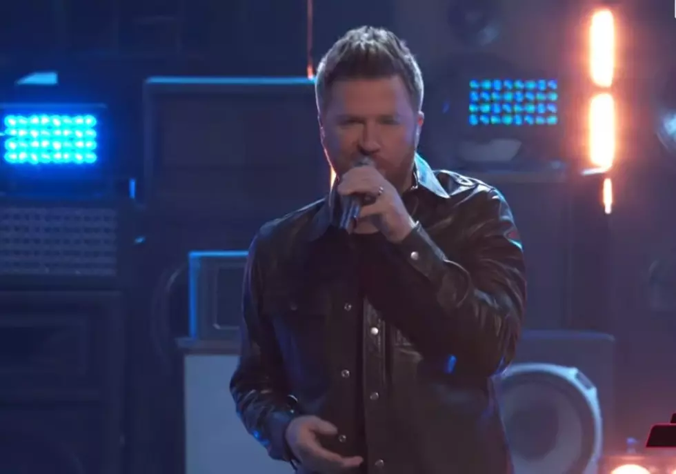 &#8216;The Voice': Team Gwen&#8217;s Ben Allen Teases With Blake Shelton Hit [WATCH]