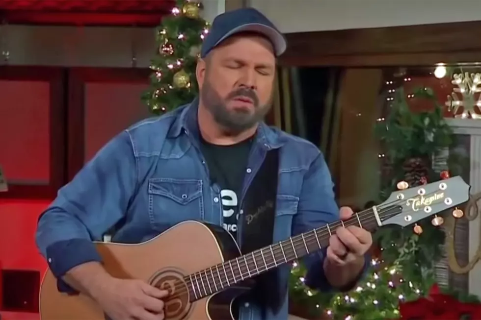 Garth Brooks Struggles to Get Through His Christmas Song ‘Belleau Wood’