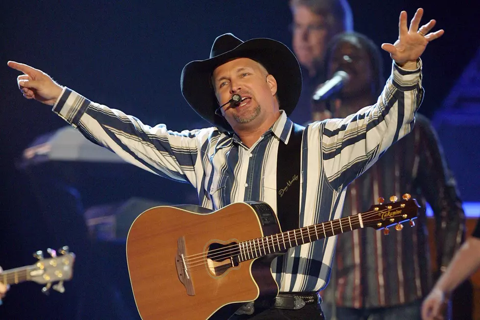 THROWBACK THURSDAY: Garth Brooks Performs in Victoria