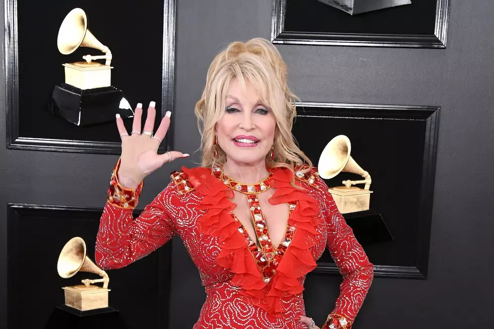 Dolly Parton’s Acrylic Nails Accompany Her for a Cappella ‘5 to 9′ Performance [Watch]