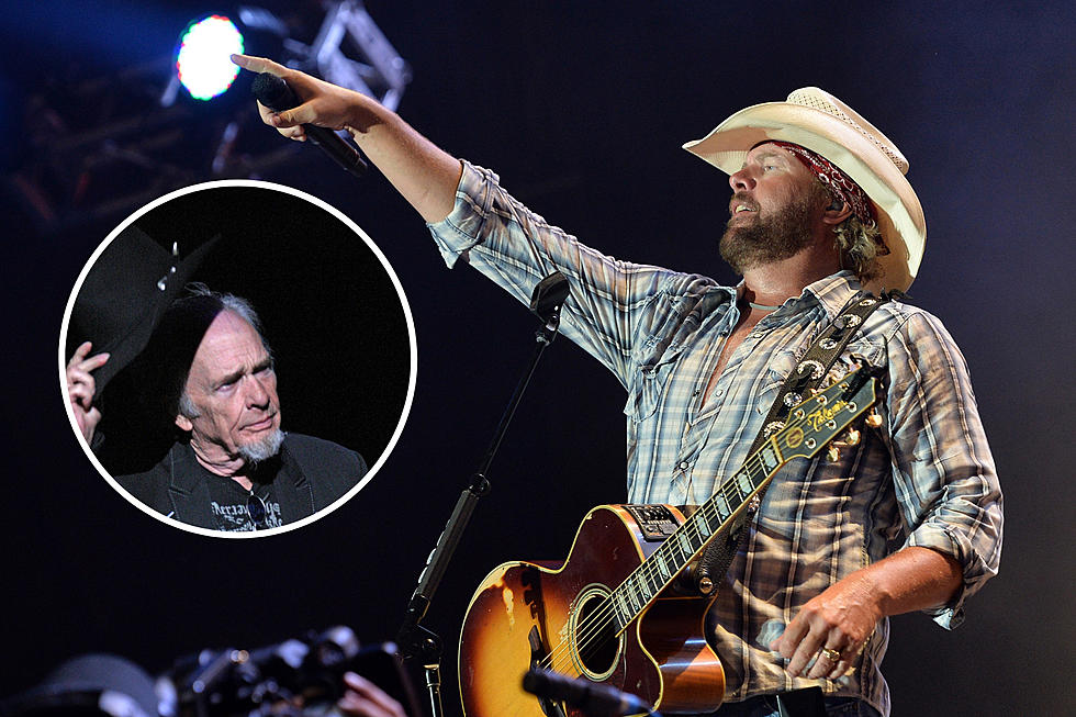 Remember How Toby Keith Saved One of Merle Haggard&#8217;s Last Shows?