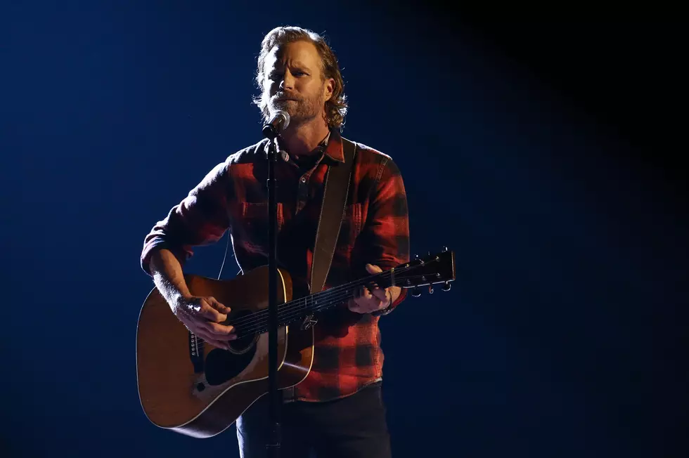 Dierks Bentley to Play Dive Bars on 2021 High Times & Hangovers Tour