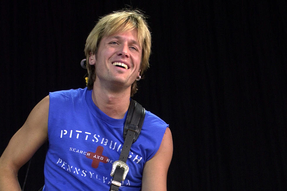 21 Years Ago: Keith Urban Scores His First No. 1 Hit