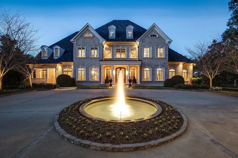 Kelly Clarkson Re-Lists Lavish Nashville Mansion for $6.95 Million — See Inside [PICTURES]