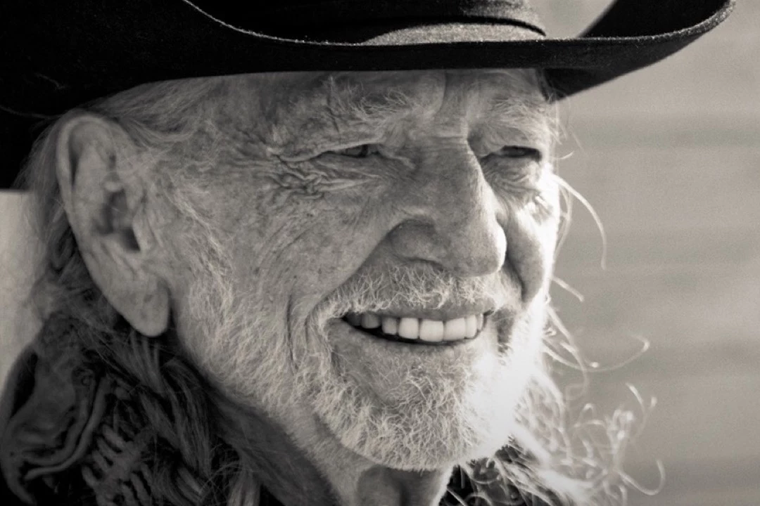 Willie Nelson Writes ‘Letters to America’ in the Icon’s New Book WKKY