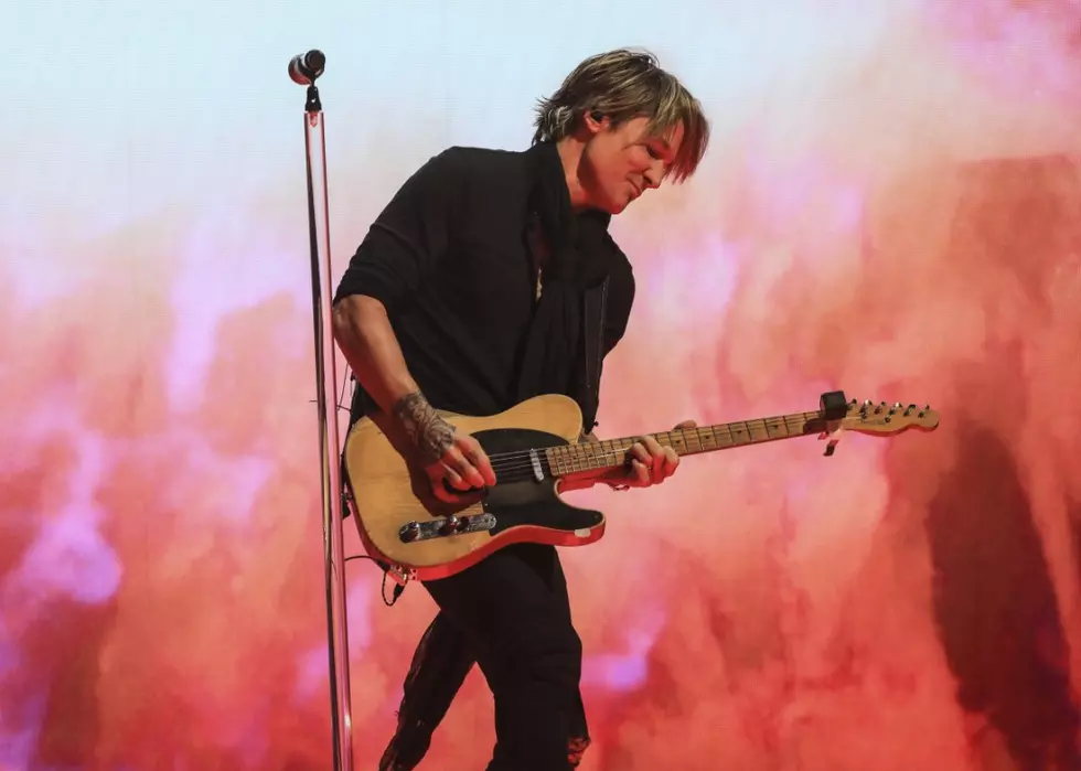 Keith Urban Fires Up 2021 ACM Awards With Energetic ‘Tumbleweed’