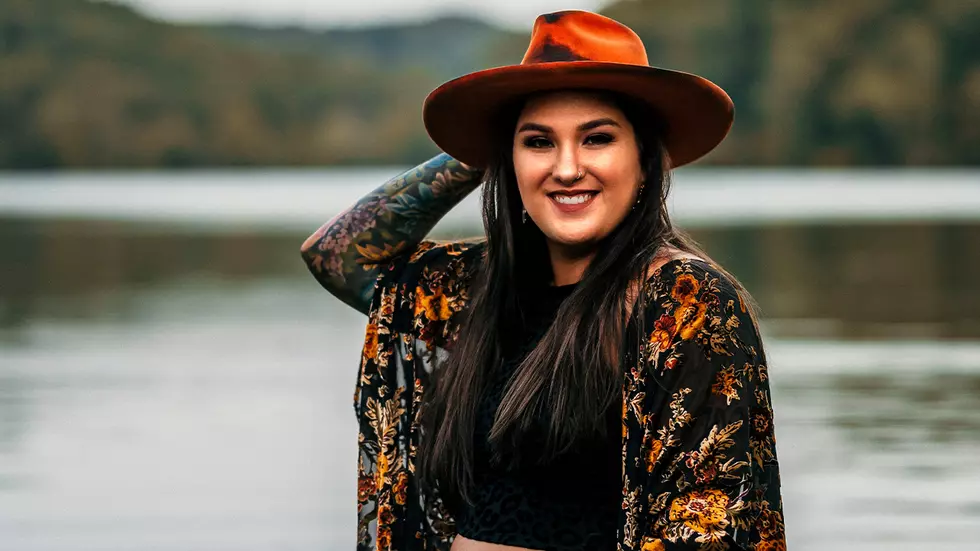 Interview: Allie Colleen, Daughter of Garth Brooks, Put All of Her Emotions Into Her Debut Album, &#8216;Stones&#8217;