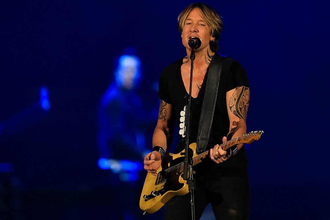 Keith Urban’s Strangest Gig Was at an Airport Baggage Claim