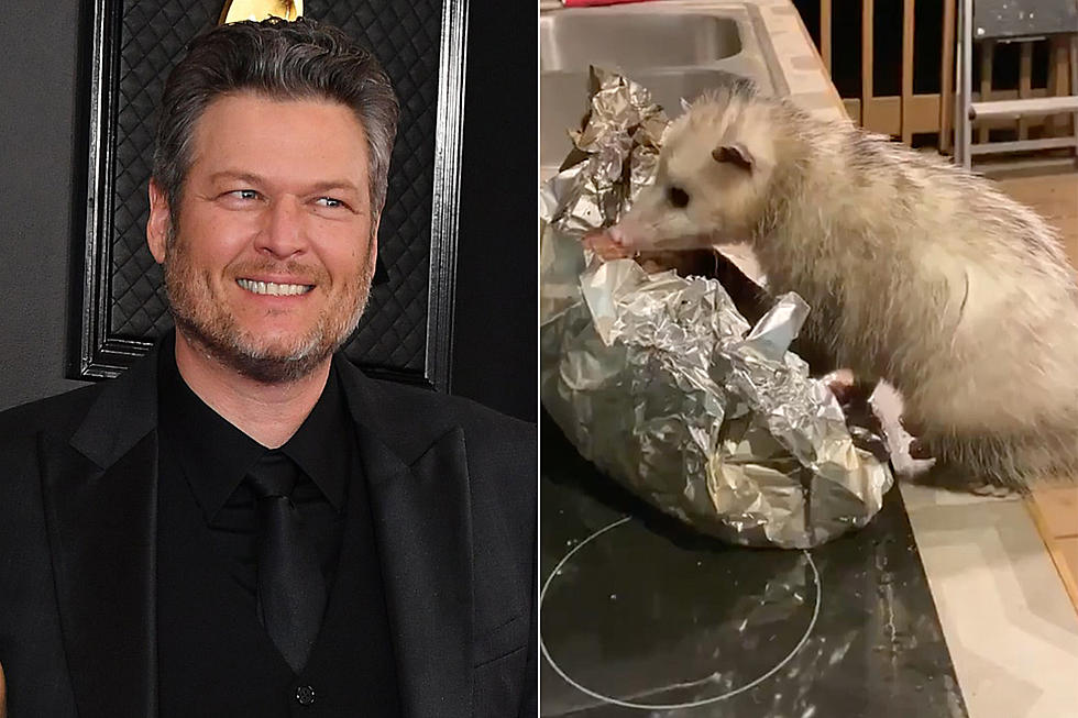 Blake Shelton Made Friends With an Opossum (Do NOT Try This at Home!)