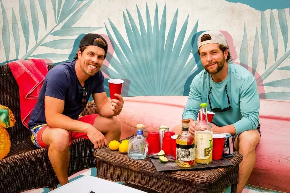 Dustin Lynch Joins Chris Lane For Tequila On A Boat