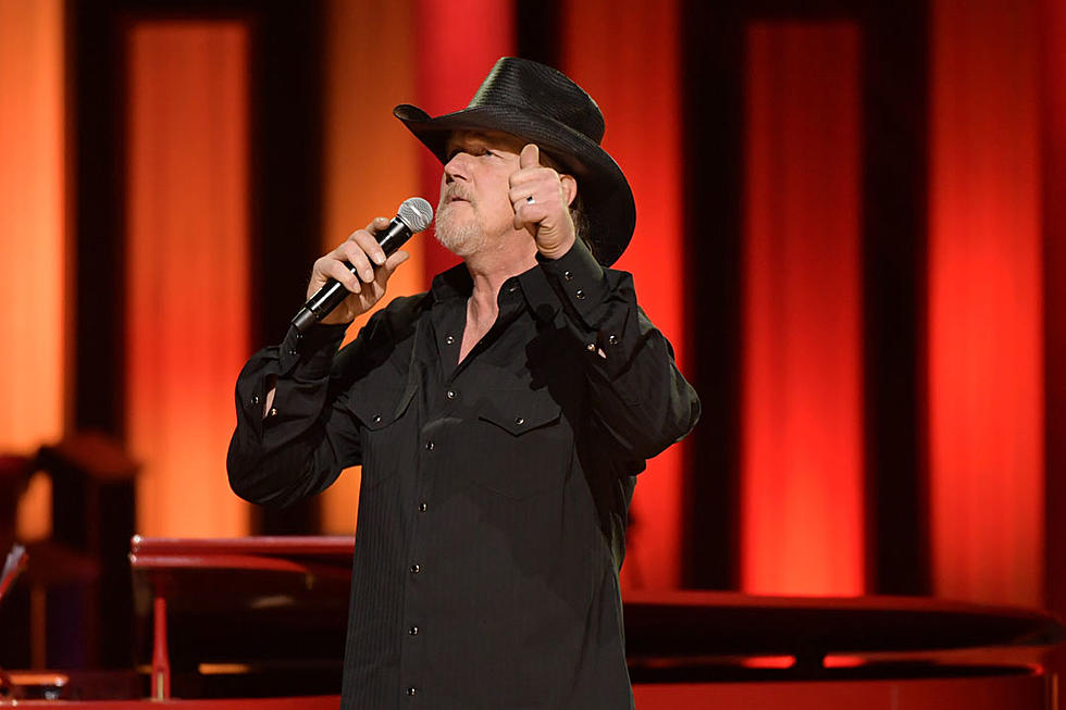 Trace Adkins Honors U.S. Military Veterans With New Song &#8216;The Empty Chair&#8217; [Watch]