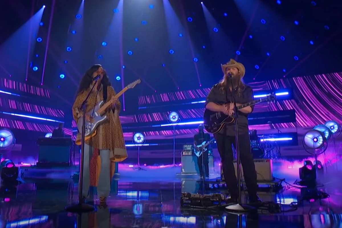 WATCH Chris Stapleton, H.E.R.'s CMT Awards Perf. Is Understated