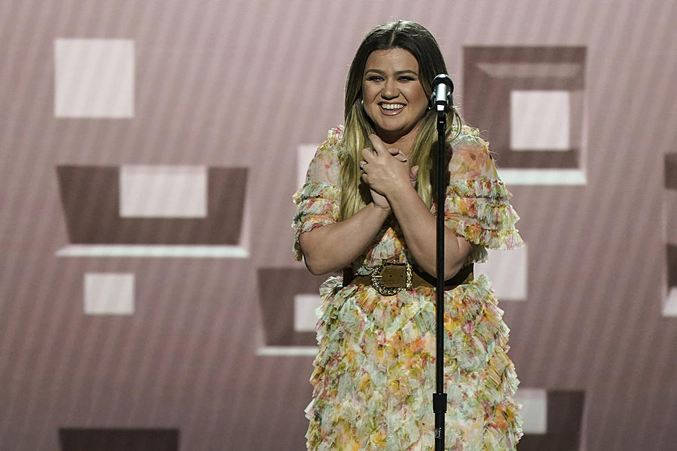 Kelly Clarkson Stuns Garth Brooks With ‘The Dance’ at Kennedy Center Honors