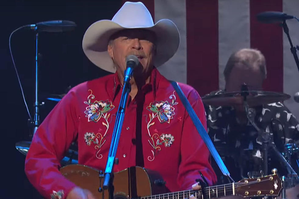 Alan Jackson Remembers His Dad With &#8216;Drive&#8217; on PBS&#8217; Independence Day Show [WATCH]