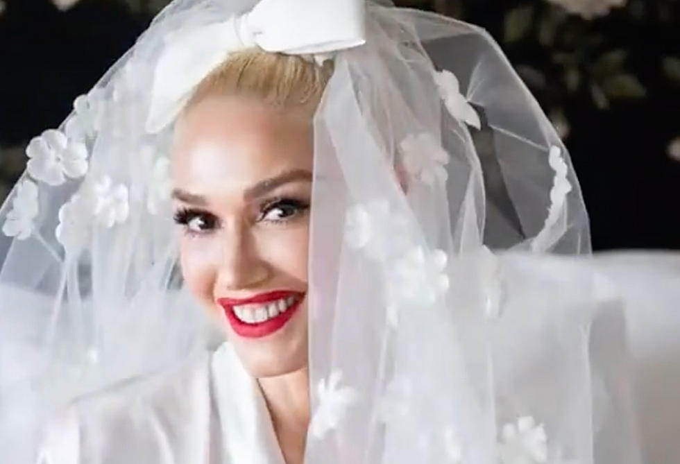Gwen Stefani’s Two Wedding Dresses Were a Beautiful Tribute to Her Kids [Pictures]