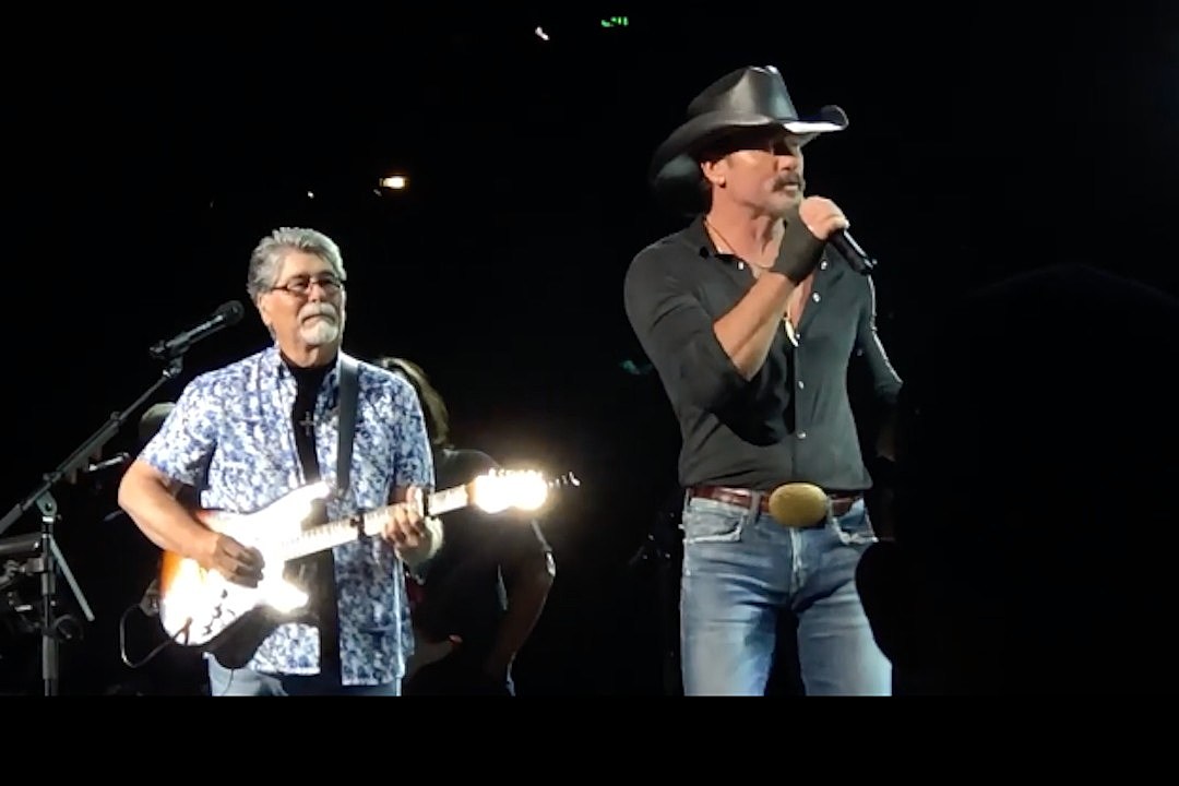 See Tim McGraw Join Alabama for an Unforgettable Onstage Moment