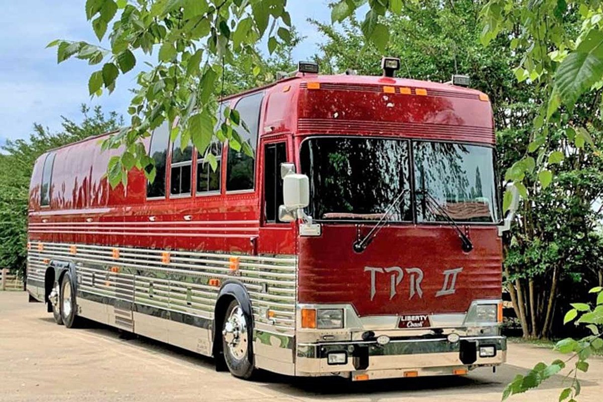 daniels tour bus