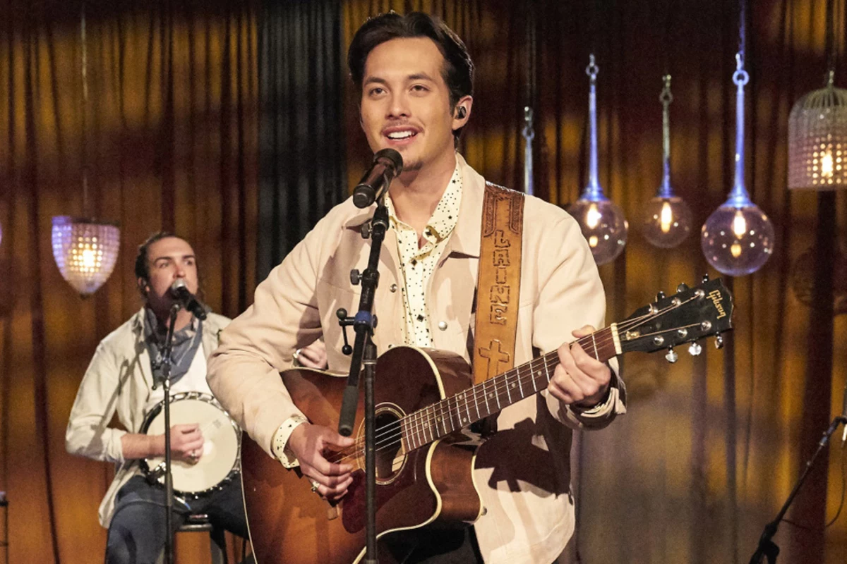 WATCH Laine Hardy Performs 'Memorize You' for 'The Bachelorette'