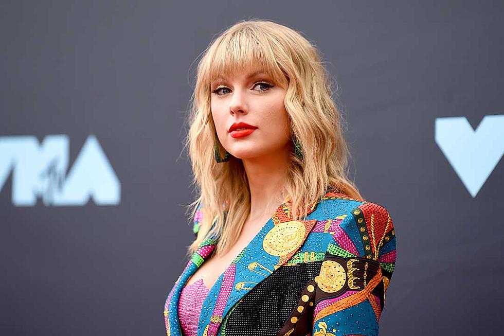 Report: Taylor Swift Removes &#8216;Fearless (Taylor&#8217;s Version)&#8217; From Grammy + CMA Awards Consideration