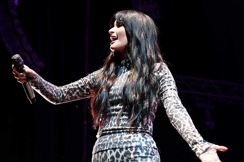 Kacey Musgraves Covers Dolly Parton’s ‘9 to 5′ Live on Tour [Watch]