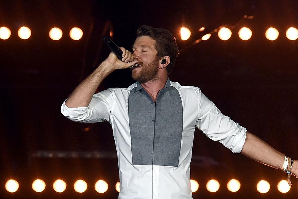 Brett Eldredge Teases New 'Cinnamon,' w/ Full-Band Performance