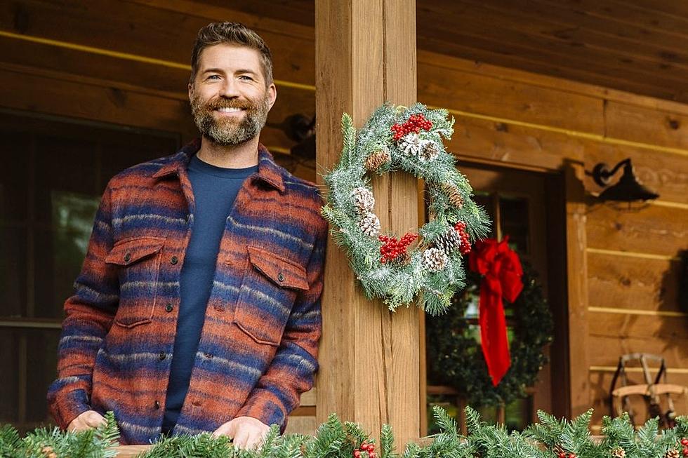 Josh Turner Is Releasing a Christmas Album With a Joint Holiday Tour