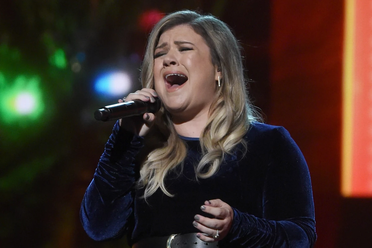 Kelly Clarkson's New Christmas Album Features Chris Stapleton