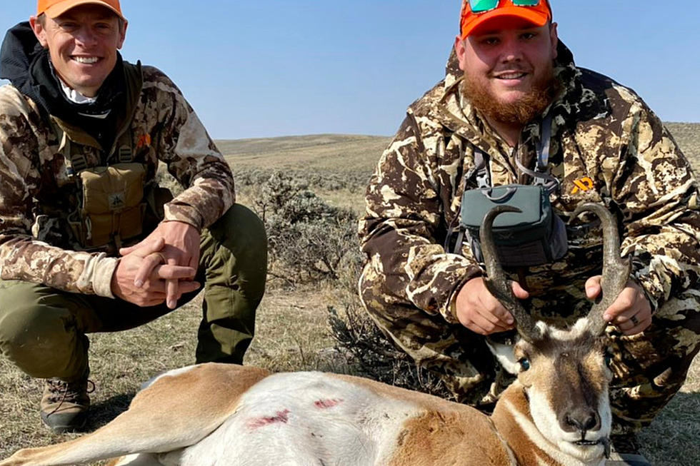 Luke Combs Hunts Wyoming Pronghorn in a New Episode of Netflix Show &#8216;MeatEater&#8217;