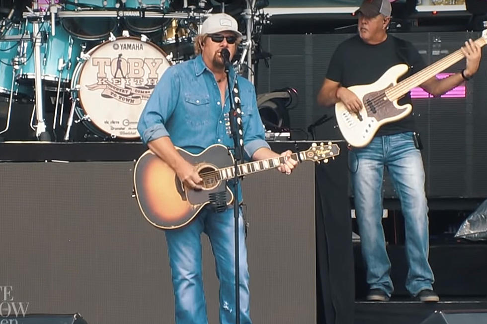 Toby Keith Goes &#8216;Old School&#8217; for His Stop on &#8216;The Late Show With Stephen Colbert&#8217; [Watch]