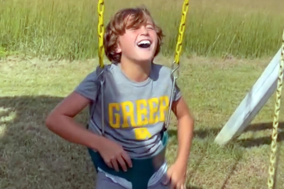 Luke Bryan&#8217;s Son Gets Stuck While Trying to &#8216;Bring Back Memories&#8217; [Watch]