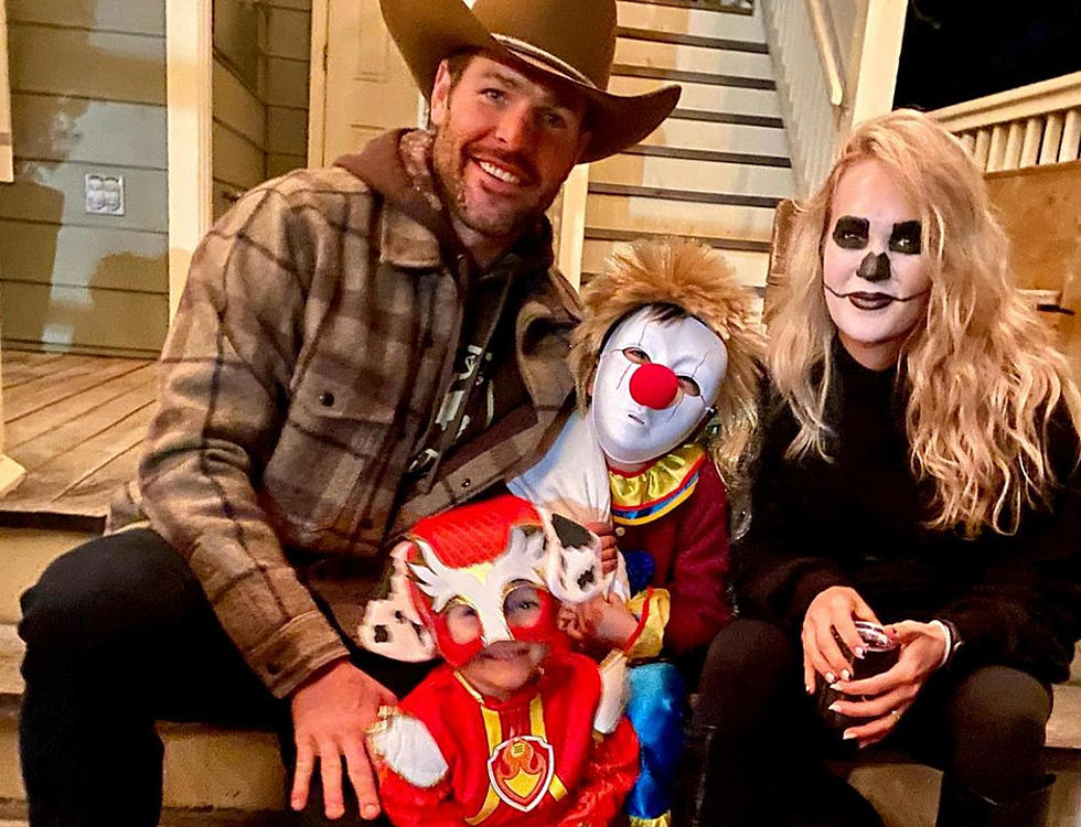 Carrie Underwood, Mike Fisher and Their Kids Dress for an &#8216;Extra Spooky&#8217; Halloween [Picture]