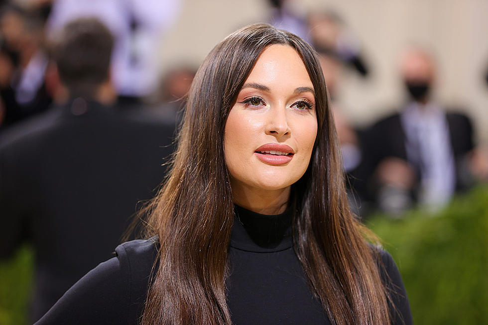 Kacey Musgraves Sports 'Cherry Blossom' Pink Hair 