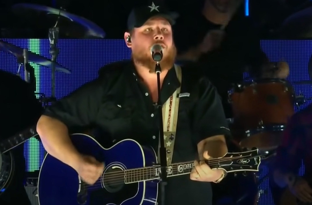 Luke Combs’ NFL Thanksgiving Halftime Show Was a Three-Hit Medley