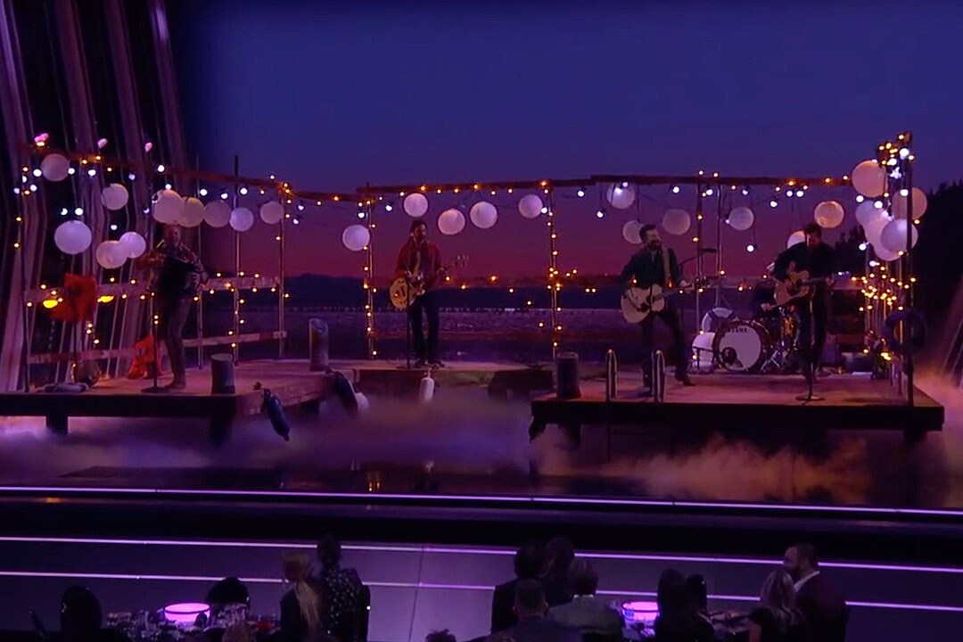 Old Dominion Give Fun Performance at 2021 CMA Awards