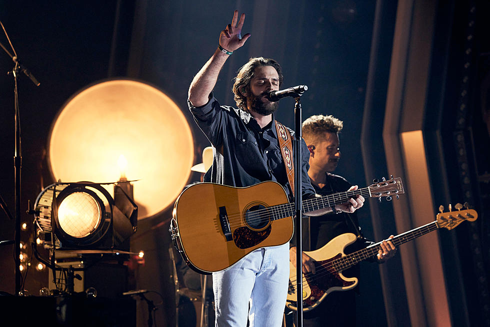 Thomas Rhett Goes ‘Country Again’ for His 2021 CMA Awards Performance