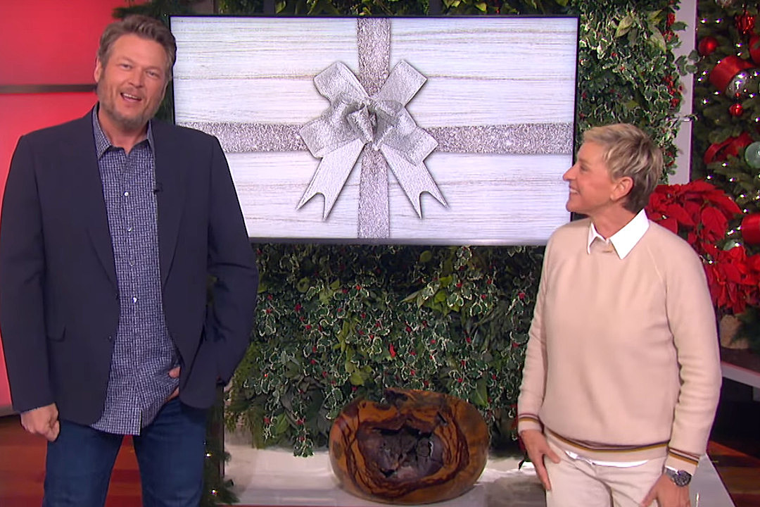 Blake Shelton Helps Ellen DeGeneres Hand Out Holiday Gifts