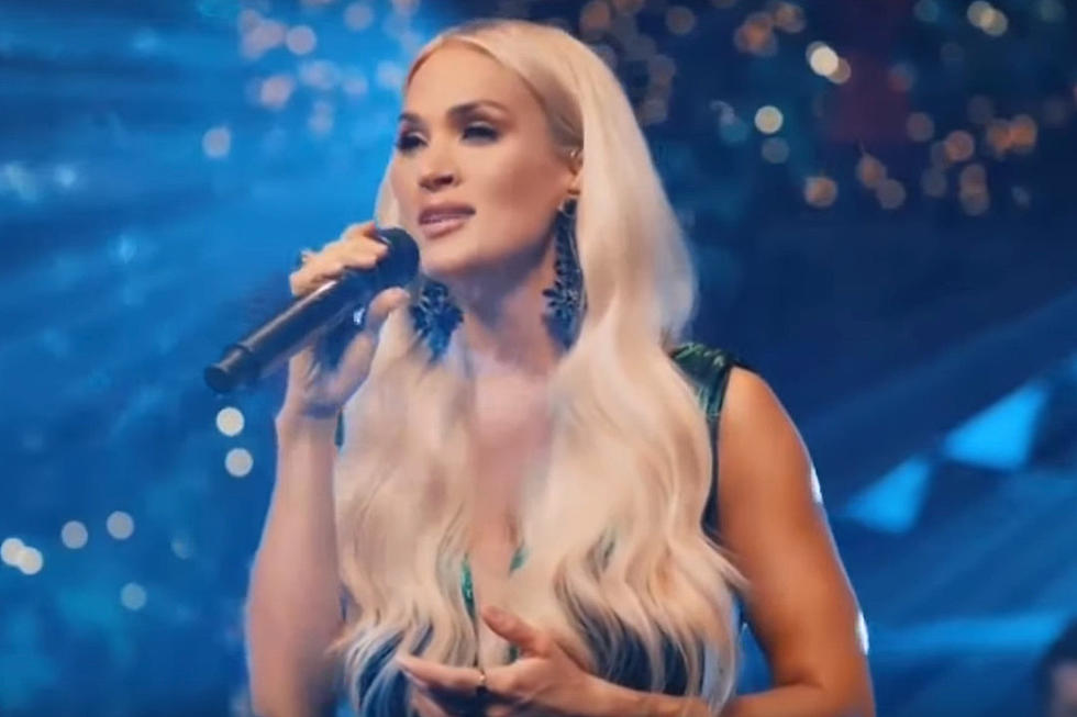 Carrie Underwood’s Rockefeller Center Christmas Performance Is Elegant + Classic [Watch]